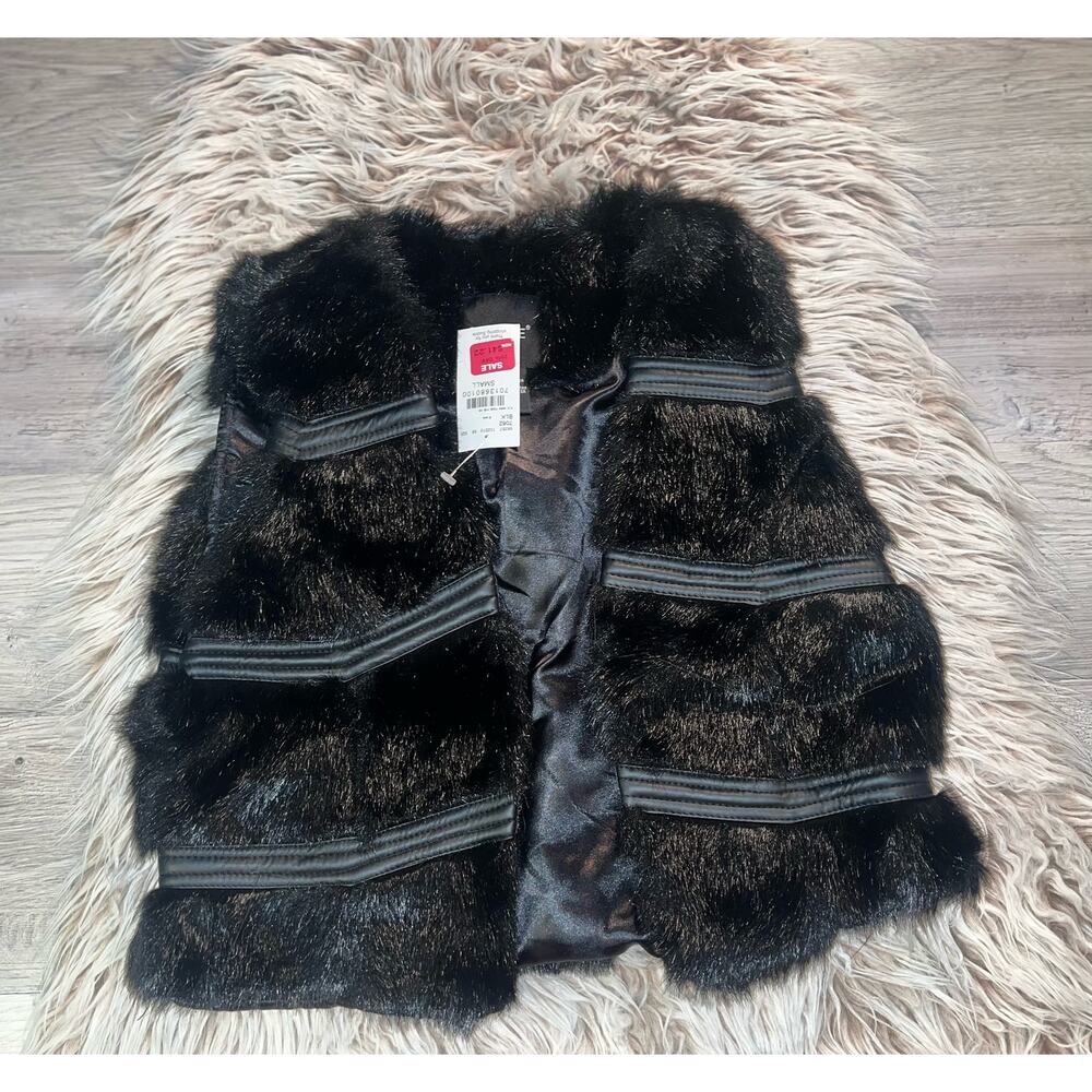 Me Jane women’s black faux vest